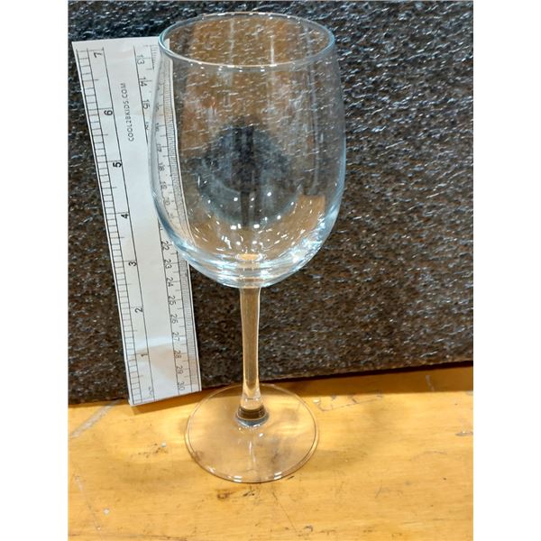 LOT DE 22 VERRES À VIN BALLON SUR PIED