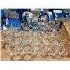 Image 2 : LOT DE 22 VERRES À VIN BALLON SUR PIED