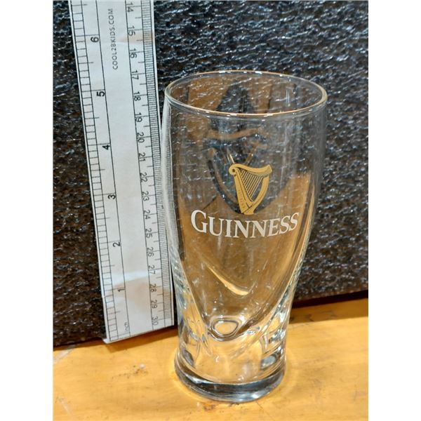 LOT DE 17 VERRES À BIÈRE GUINNESS (PINTE)