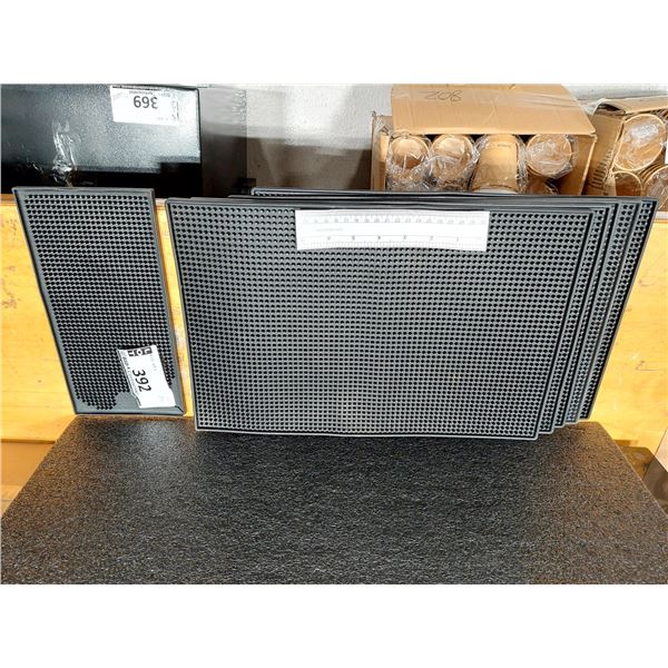 LOT DE 6 TAPIS DE BAR EN CAOUTCHOUC ASSORTIS