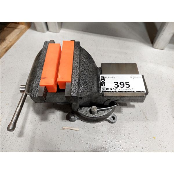 ÉTAU D'ÉTABLI 6 PO AVEC MORS DE PROTECTION EN PLASTIQUE ORANGE