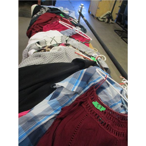 TOTE C/W ASSORTED CLOTHING (MOSTLY SIZE MEDIUM)