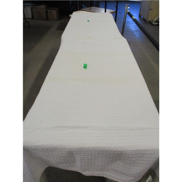 UNCLAIMED STORAGE:  QUEEN SIZE THROW BLANKET