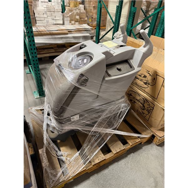 Advance 1610 Carpet Extractor