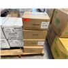 Image 5 : FoodHandler Poly Aprons, Red Plaid Food Trays, Butcher Paper - Pallet