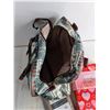 Image 2 : Pendleton "Aztec" Duffle Bag, Unused Lichtenberg Bed Sheet & Spritz Table Cloth