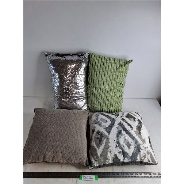 (4) Throw Pillows
