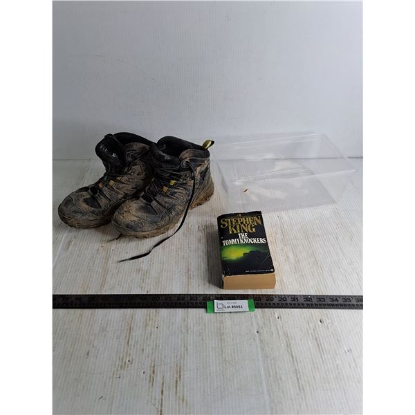 Muddy CSA Work Boots Size 8, Stephen King Novel, Clear Bin
