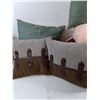 Image 2 : * (4) Throw Pillows, (2) Duvet Approx Twin And Queen Size