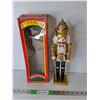 Image 1 : 15" Nutcracker Figurine