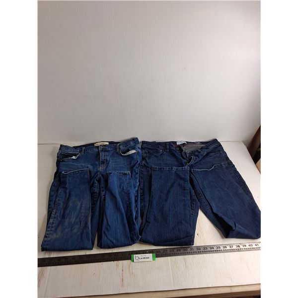 (2) Pair of Denim Blue Jeans - Gap 33R & English Laundry 34/30