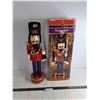 Image 1 : Nutcracker 24" Festive Statue
