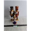 Image 1 : (3) Festive Nutcracker Statues