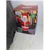 Image 3 : Self Inflating 7' Santa Claus - Tested