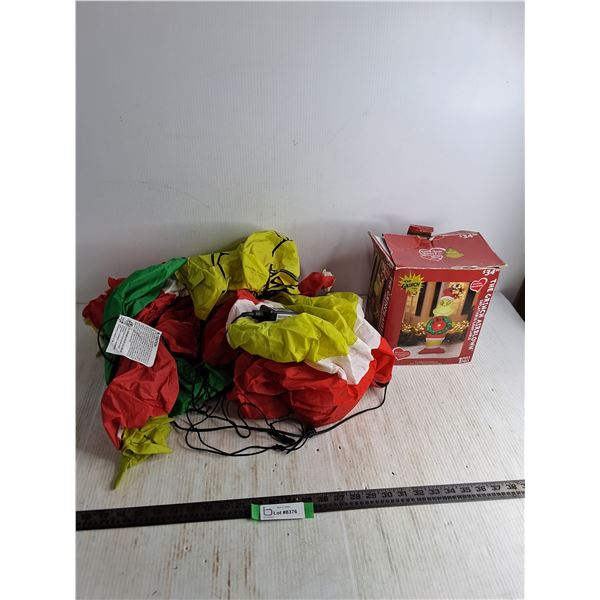 Self Inflating 5.5' Tall Grinch - Not Working, As is