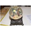 Image 1 : Large Musical Christmas Snow-Globe