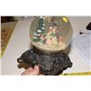 Image 2 : Large Musical Christmas Snow-Globe