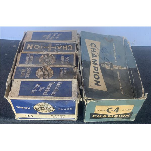 New Old Stock Champion Spark Plugs C4 (5). 33 (10)