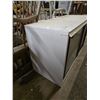 Image 2 : White and Glass Display Case 36x23x16