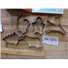 Image 4 : Fancy Cake Pan, Cookie Cutters, Gingerbread Man Mold and Cook books