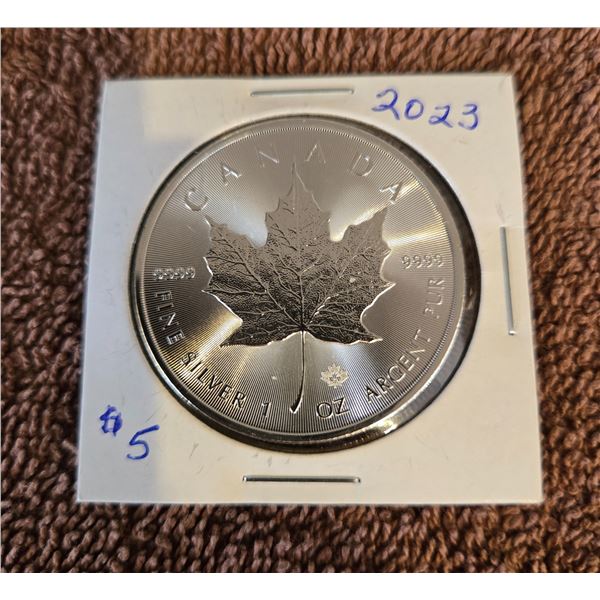 2023 5 dollar silver Maple Leaf bullion coin. 1 oz. Of .999 pure silver. 1952 - 2022 Queen Elizabeth
