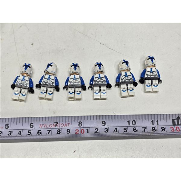 Lot of 6 brick based Mini Figures