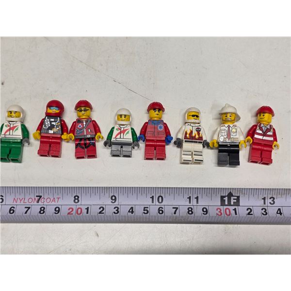 Lot of 8 brick based Mini Figures