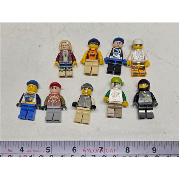 Lot of 9 brick based Mini Figures