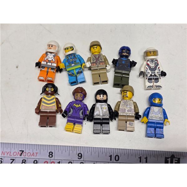 Lot of 10 based Mini Figures