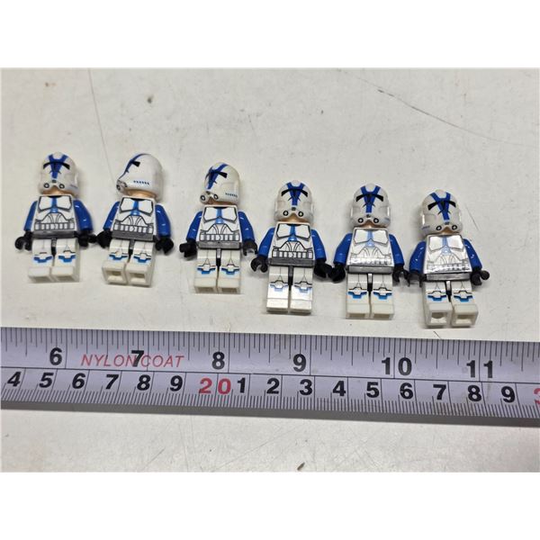 Lot of 6 based Mini Figures