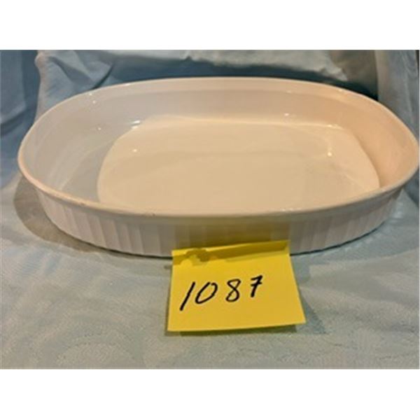 Vintage Corelle Roasting Casserole, French White, 2.5 Litre, Model F-4-B.