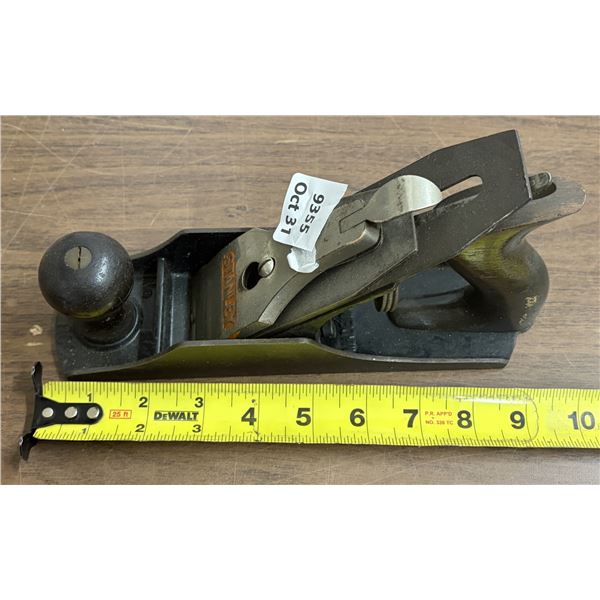 Vintage Stanley Bailey No. 4 smoothing bench plane.