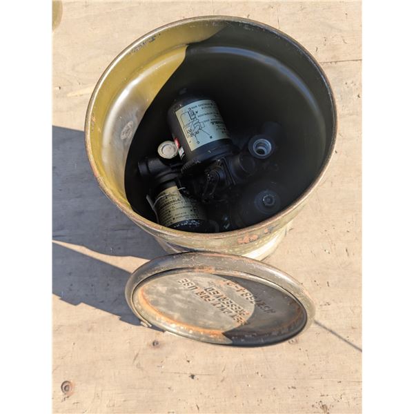 Barrel of 6 Dowty hydraulic oil filters