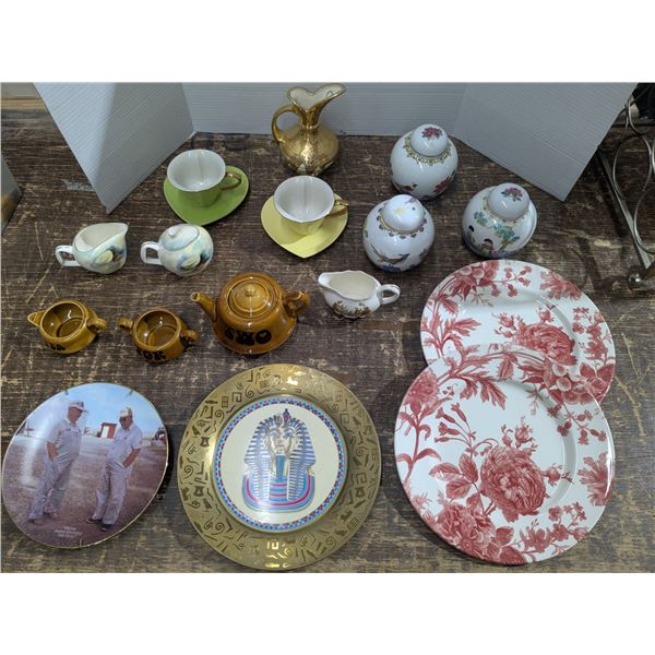 Assorted porcelain/chinaware dishes and decor