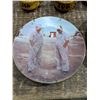 Image 4 : Assorted porcelain/chinaware dishes and decor