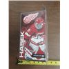 Image 2 : McFarlane's NHL Sports Picks Series 2 - Dominik Hasek (Bright Red Home Jersey)