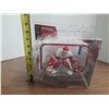 Image 4 : McFarlane's NHL Sports Picks Series 2 - Dominik Hasek (Bright Red Home Jersey)
