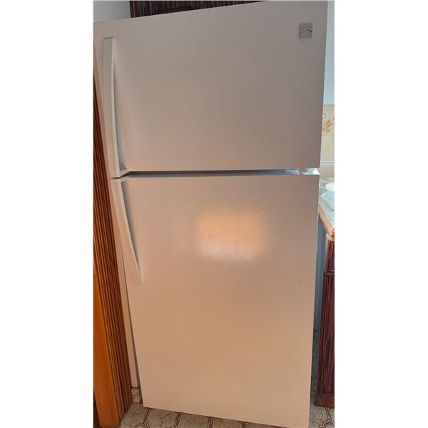 Kenmore White Top Freezer Refrigerator With Ice Tray and Adjustable Shelves