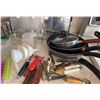 Image 3 : Kitchenware Lot With Panasonic Rice Cooker, Pyrex, Utensils, Plates, Pans