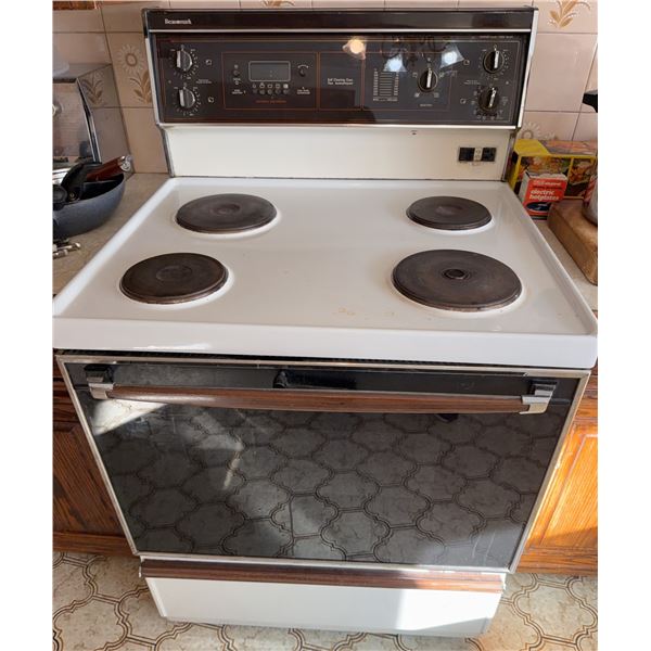 Kenmore Electric Stove With Four Coil Burners and Oven