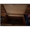 Image 3 : 1940s Wooden Storage Chest with Hinged Lid and Side Handles in Good Condition