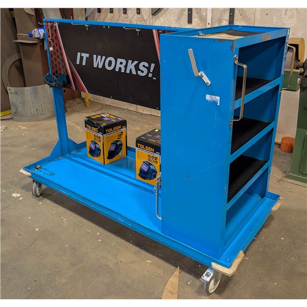 LUCAS OIL MOBILE DISPLAY CART