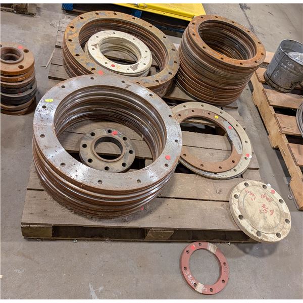 PALLET OF ASSORTED PIPE FLANGES W/ FLANGE GASKETS