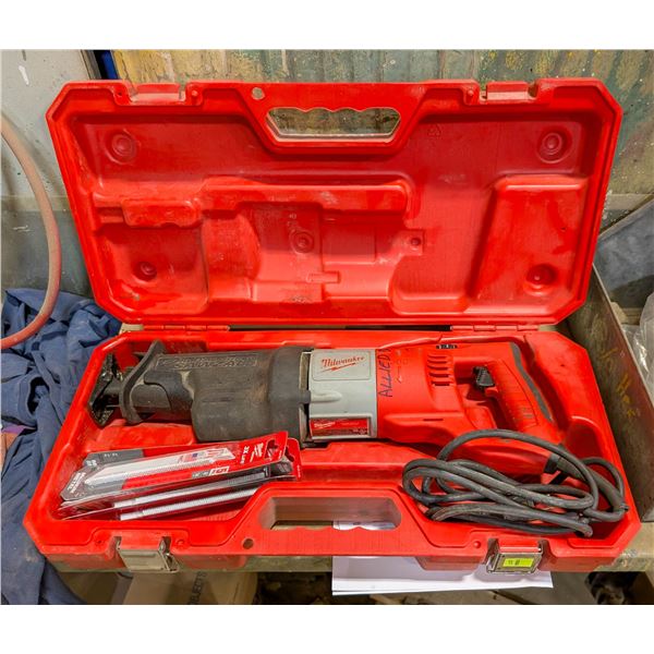 MILWAUKEE CORDED SAWZALL RECIPROCATING SAW IN CASE
