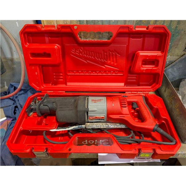 MILWAUKEE CORDED SAWZALL RECIPROCATING SAW IN CASE