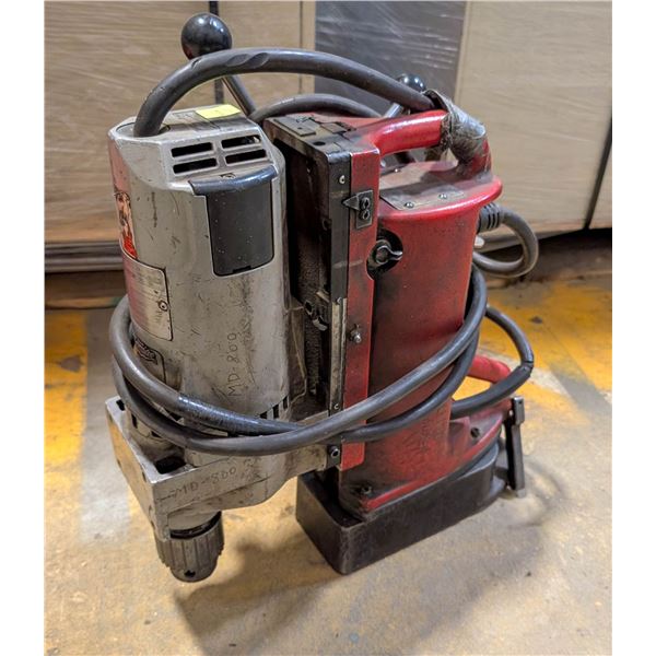 MILWAUKEE ELECTROMAGNETIC DRILL PRESS W/ 3/4"