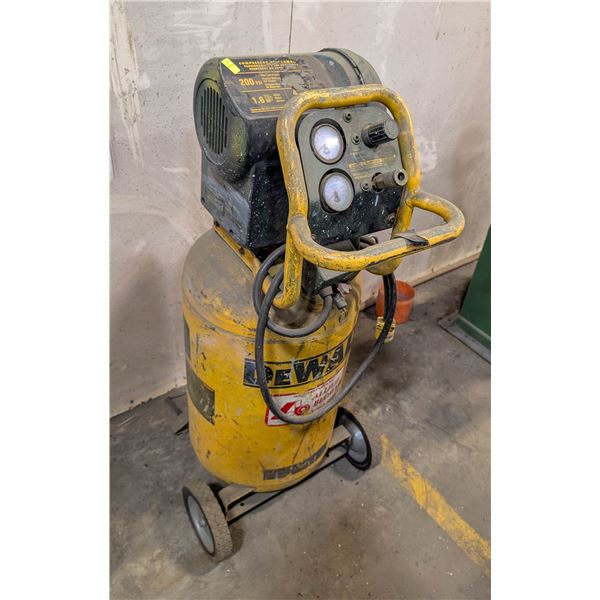 DEWALT D55168-CA 15 GALLON 200PSI AIR COMPRESSOR