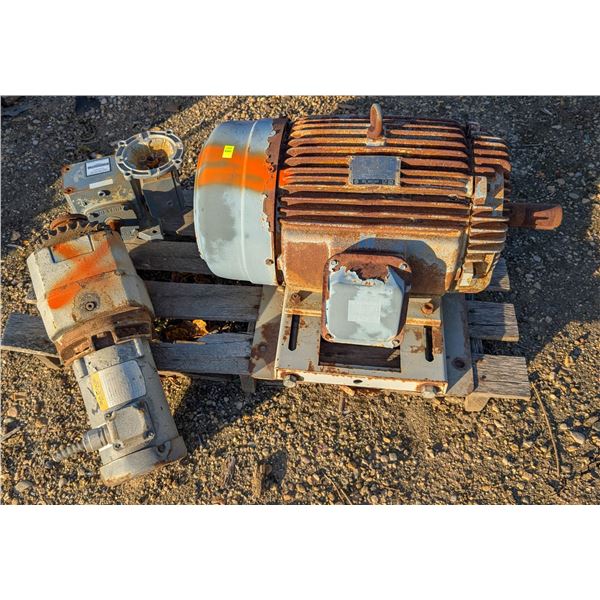 LARGE GE ELECTRIC MOTOR & SMALLER ELECTRIC MOTORS
