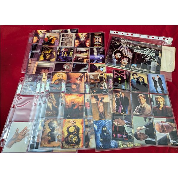 VTG 1995 Topps The X-Files Series One Trading Card Collection w/ Box & Inserts