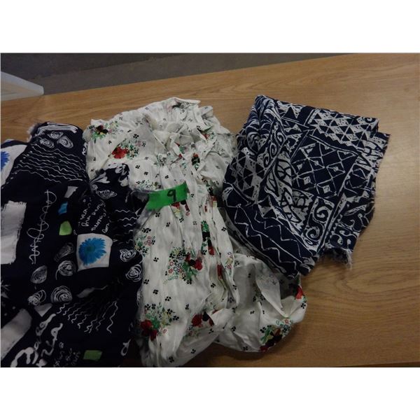 UNCLAIMED STORAGE:  2 CU FT RUBBERMAID TOTE & LID C/W ASSORTED SEWING MATERIAL